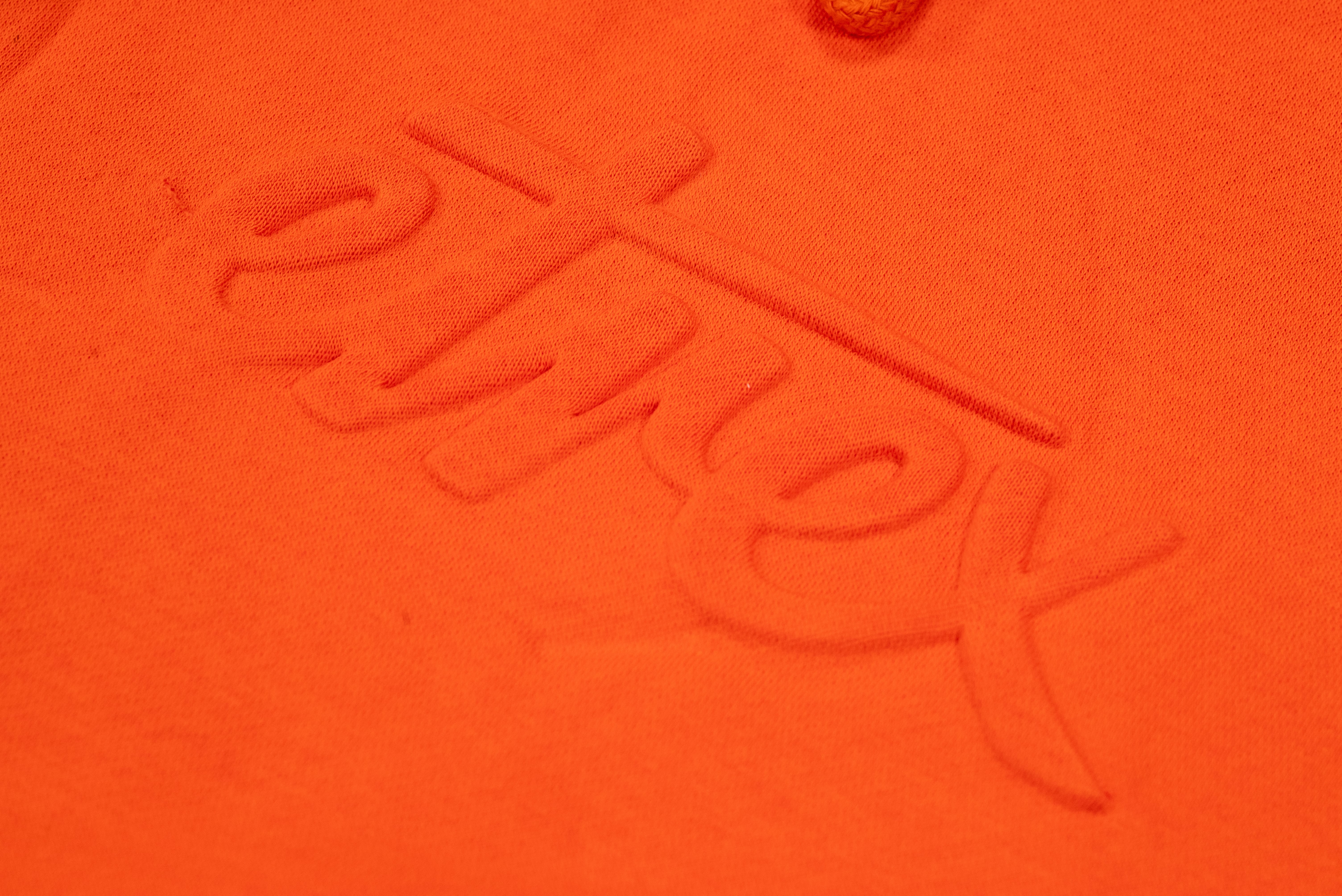 Hoodie mit geprägtem Logo Hoodie mit geprägtem Logo