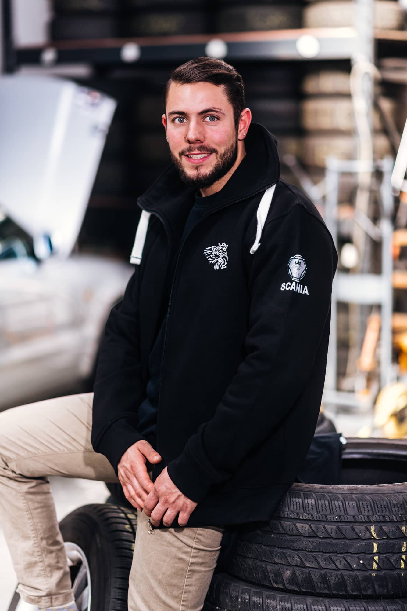 Sweatjacke mit hohem Kragen