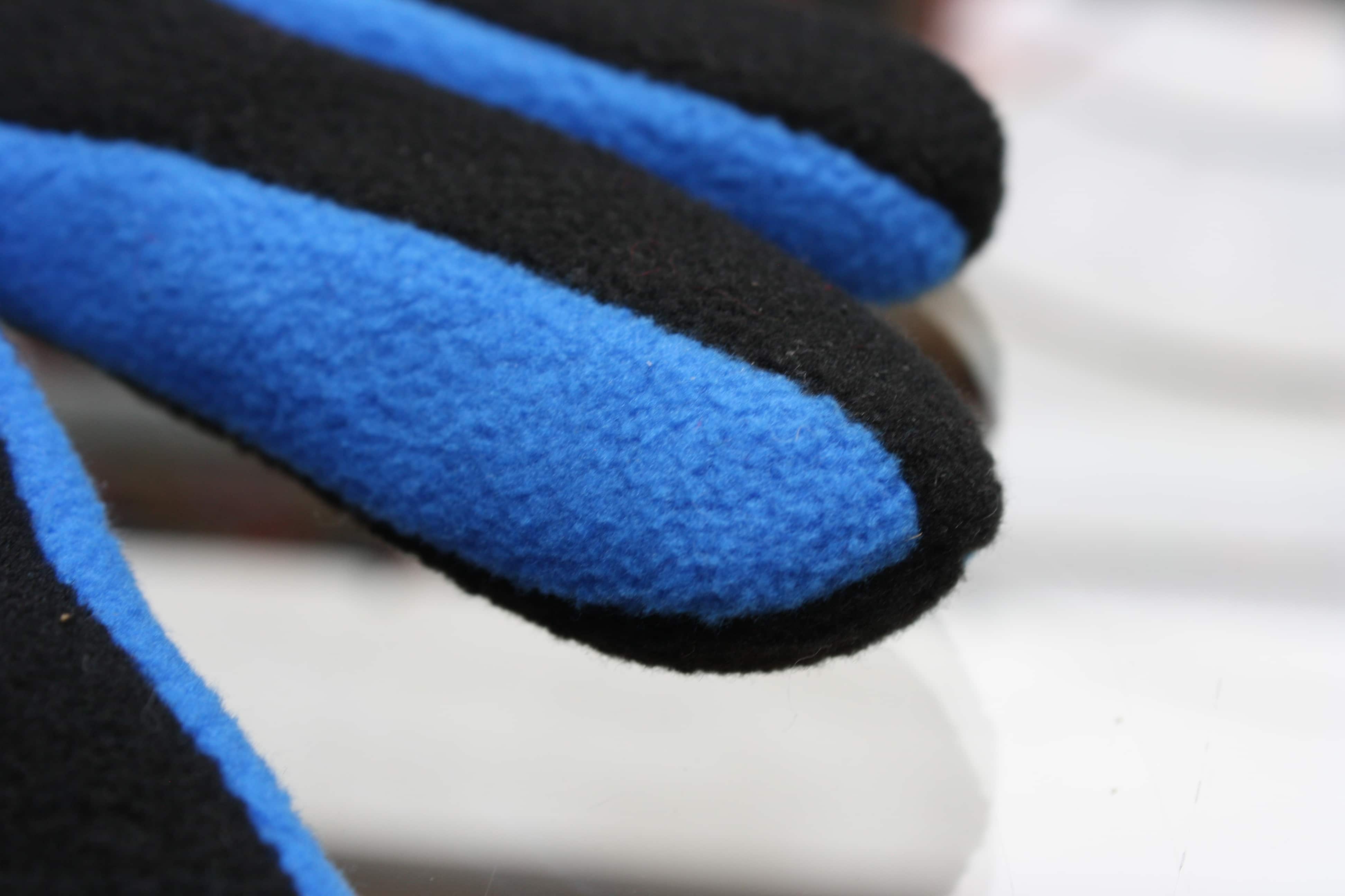 Handschuh Fleece 2-farbig und bestickt