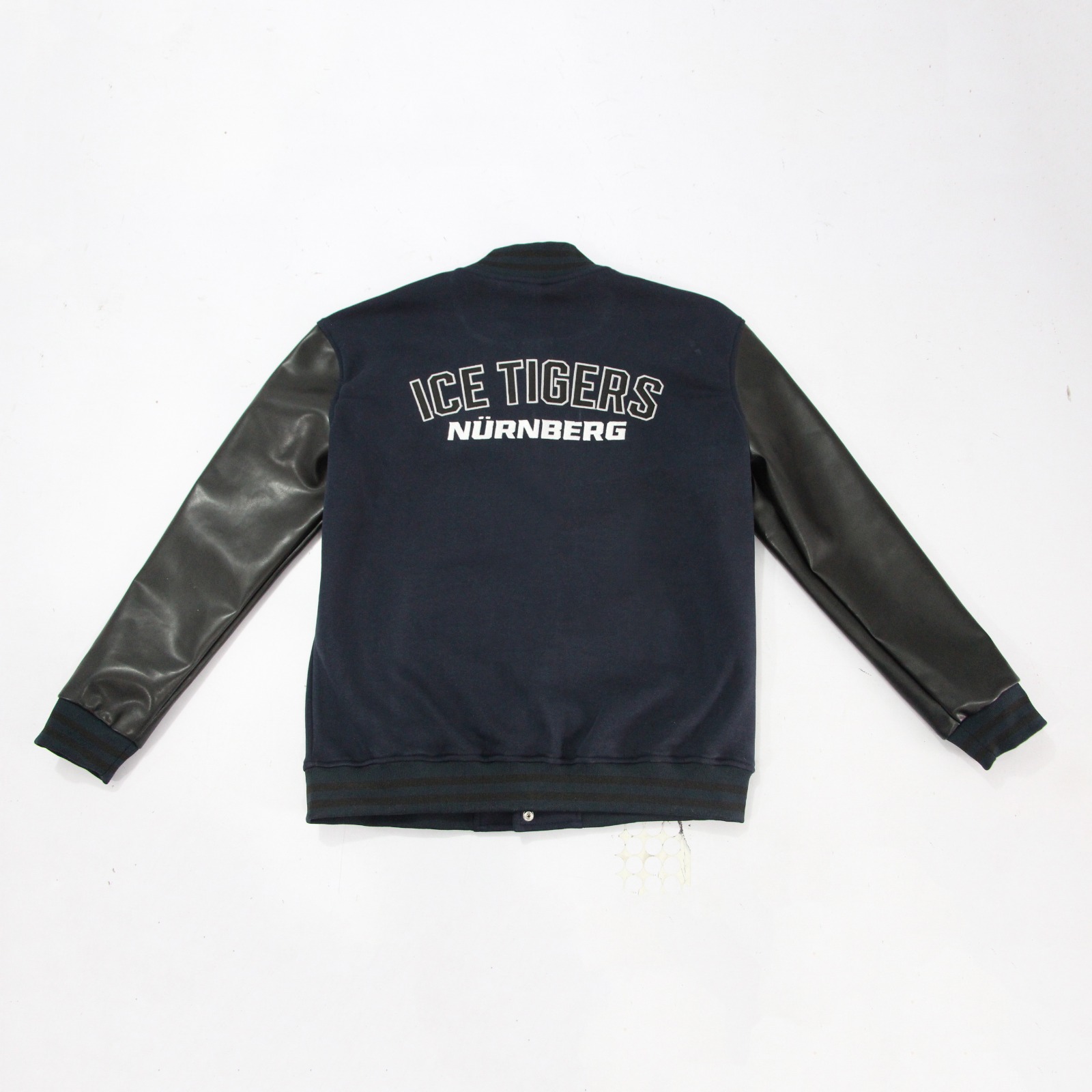 Collegejacke / Baseballjacke mit Ärmeln aus Kunstleder Collegejacke / Baseballjacke mit Ärmeln aus Kunstleder