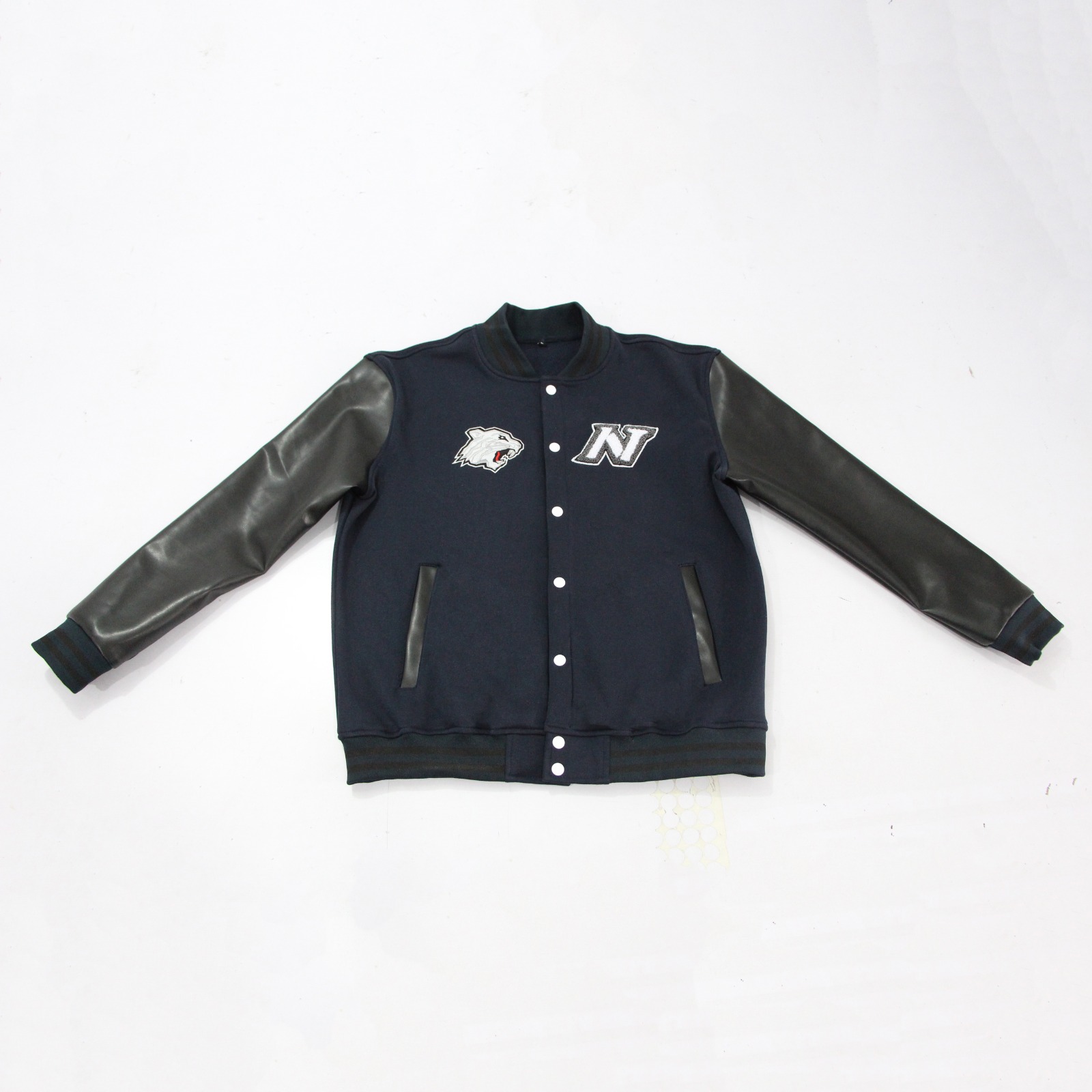 Collegejacke / Baseballjacke mit Ärmeln aus Kunstleder